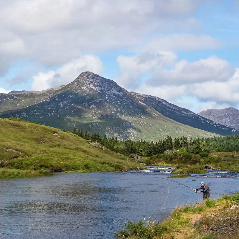 Laurent Basso en pêche sur une rivière irlandaise